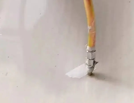 安龙瓷砖空鼓维修公司专业解答在瓷砖铺贴过程中，如果使用的砂料过粗（如全部使用了粗砂），可能会导致以下问题